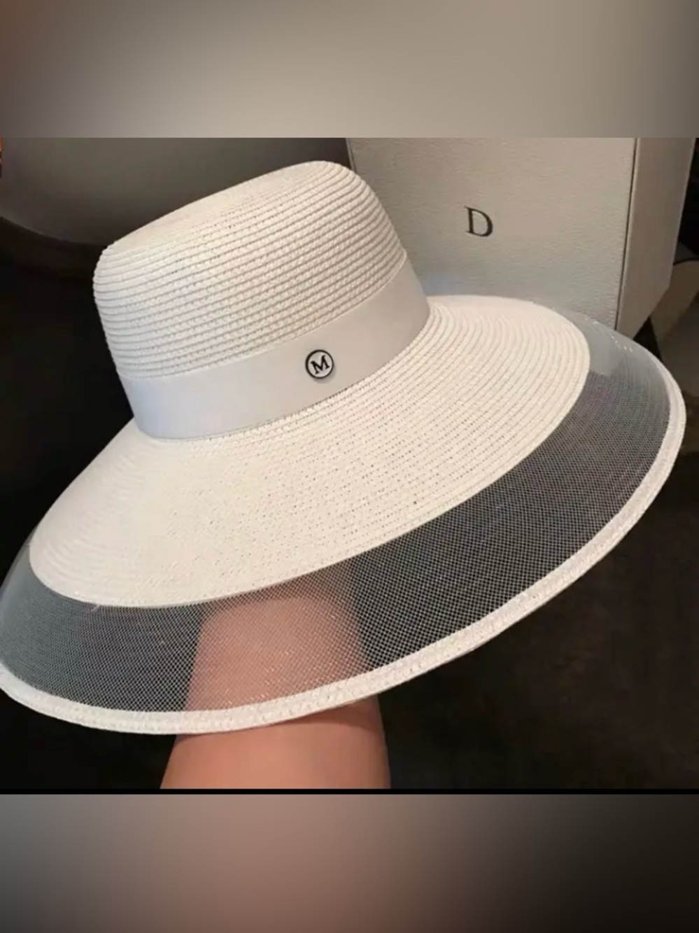 Source Unknown White Wide-Brim Straw Hat with Mesh Trim